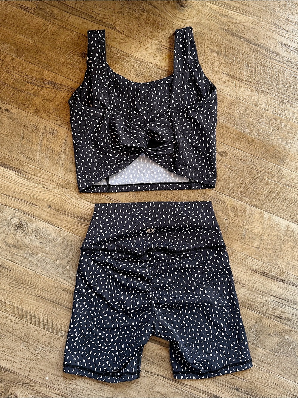 Astoria Activewear Set - Picture 2 of 4